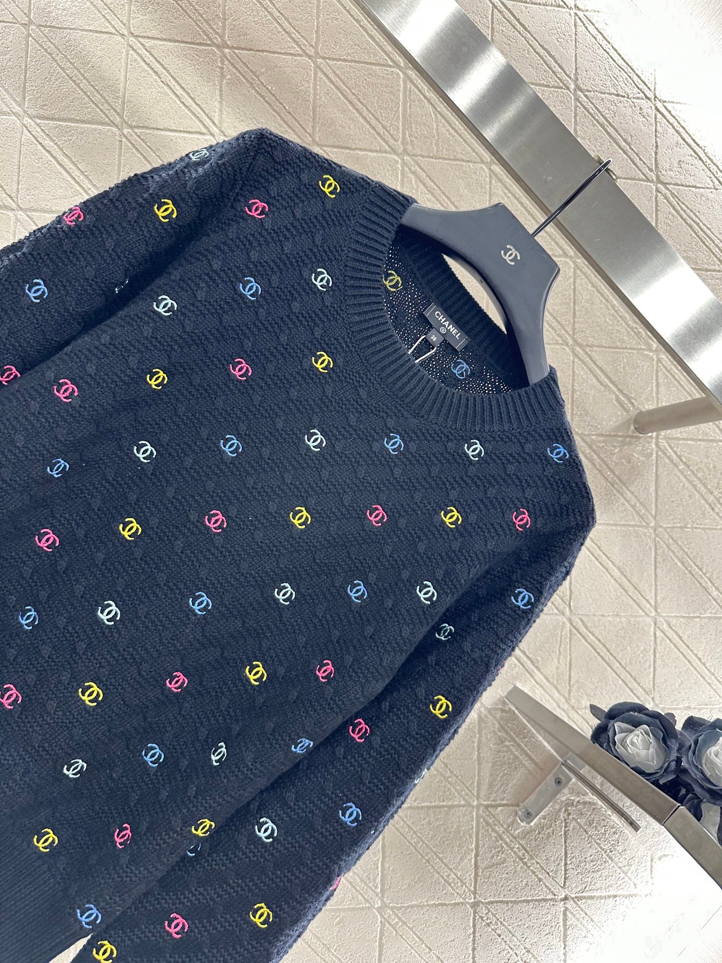 C 25 Crew neck embroidered wool sweater