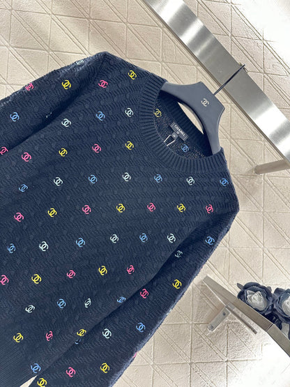 C 25 Crew neck embroidered wool sweater