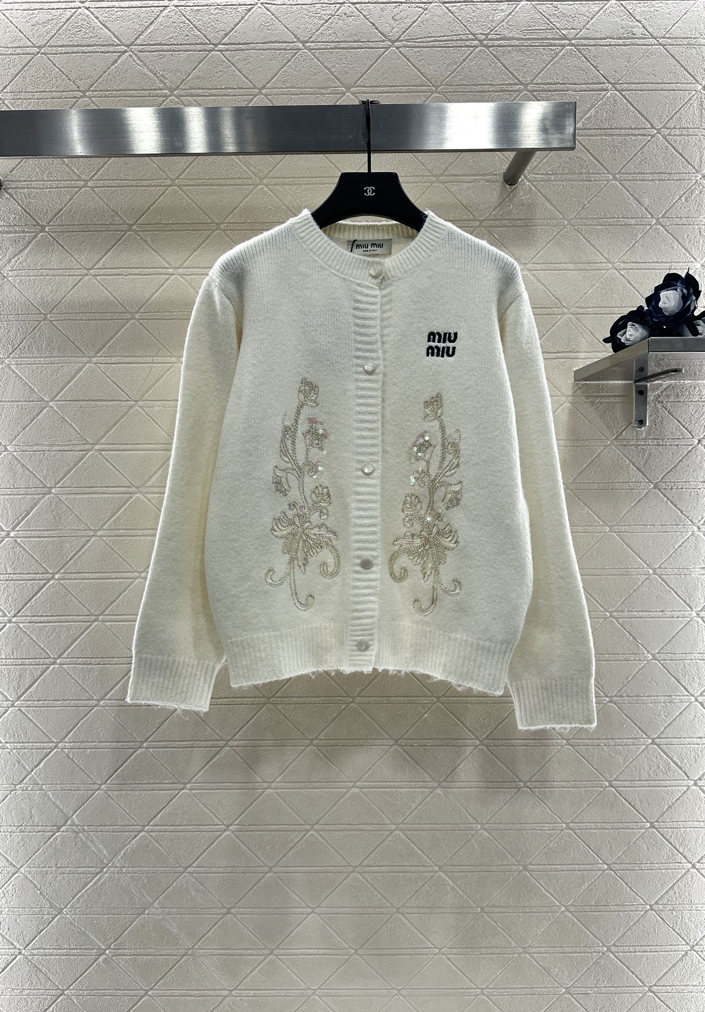 Mi 25 Round neck embroidered sequined knitted cardigan