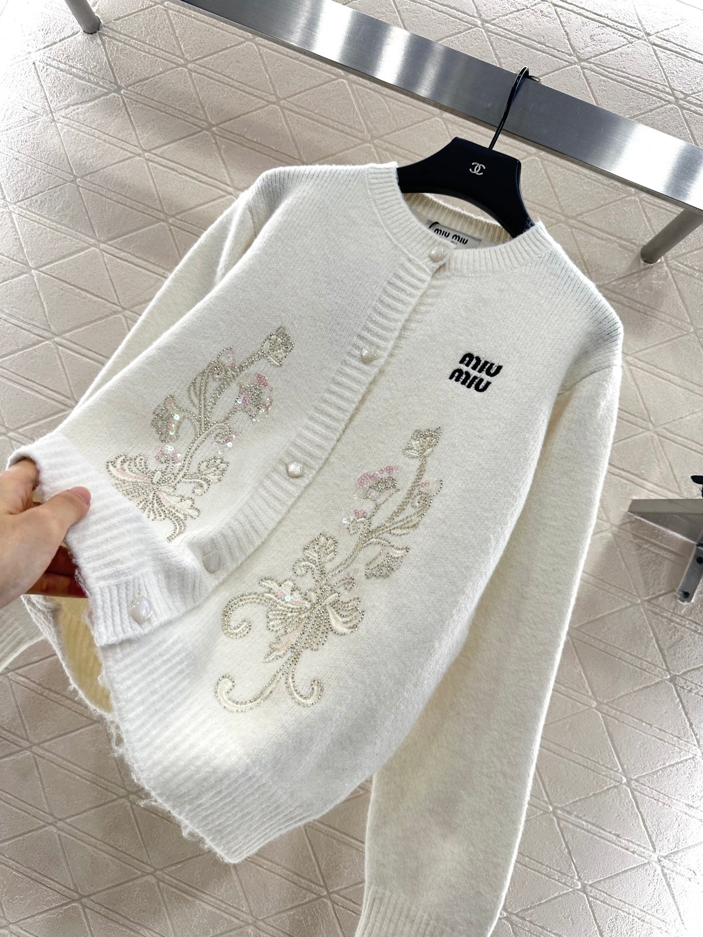 Mi 25 Round neck embroidered sequined knitted cardigan