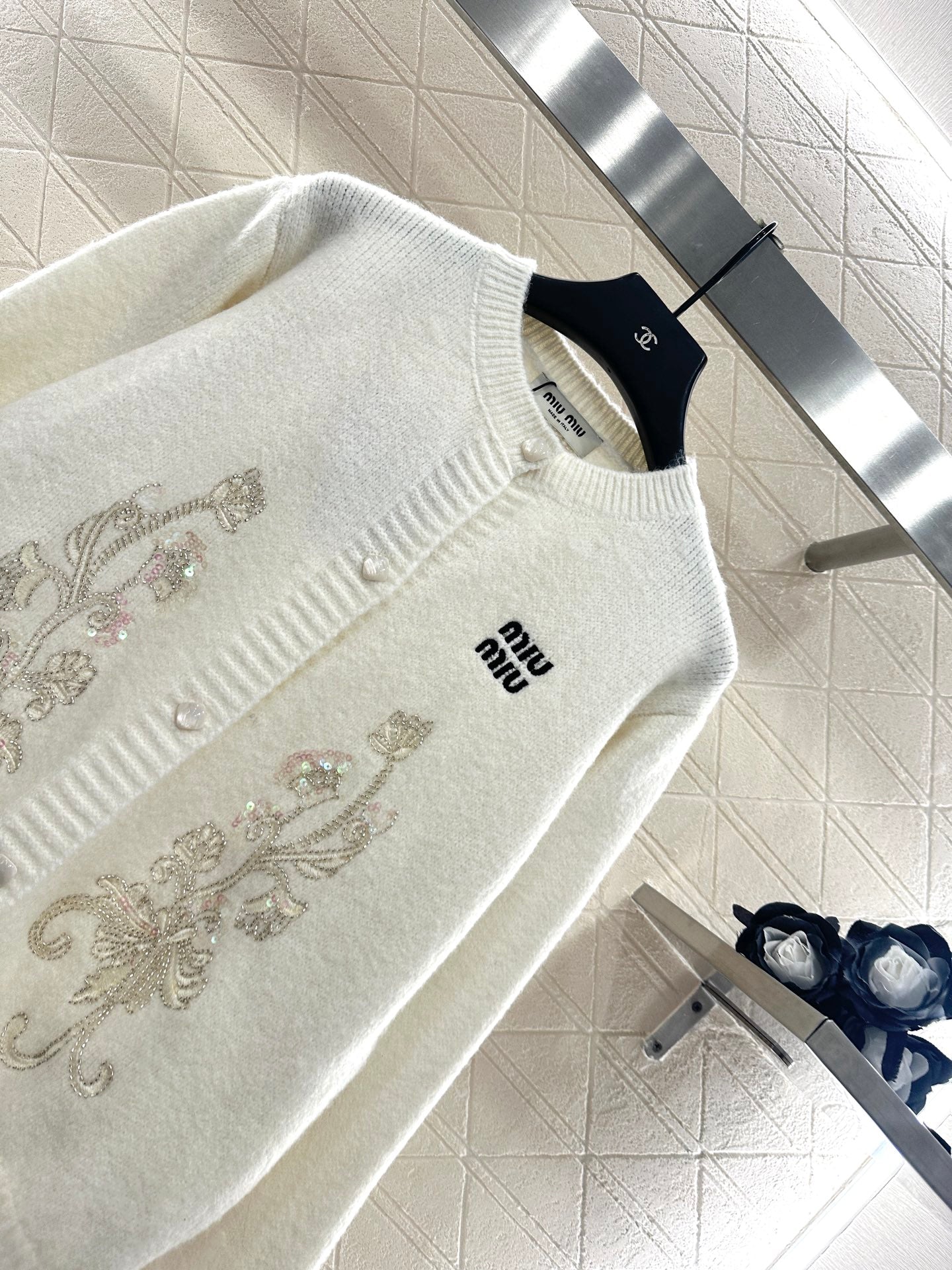 Mi 25 Round neck embroidered sequined knitted cardigan