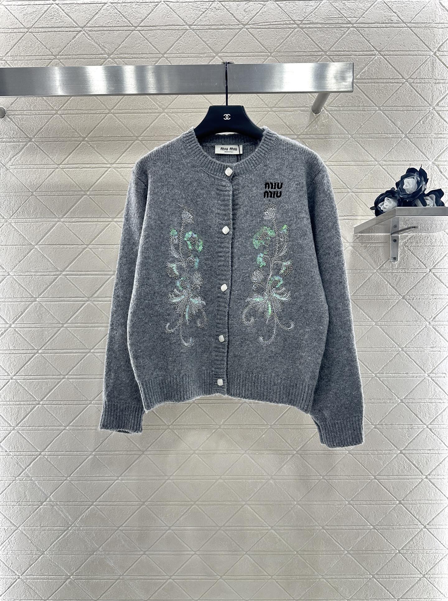 Mi 25 Round neck embroidered sequined knitted cardigan