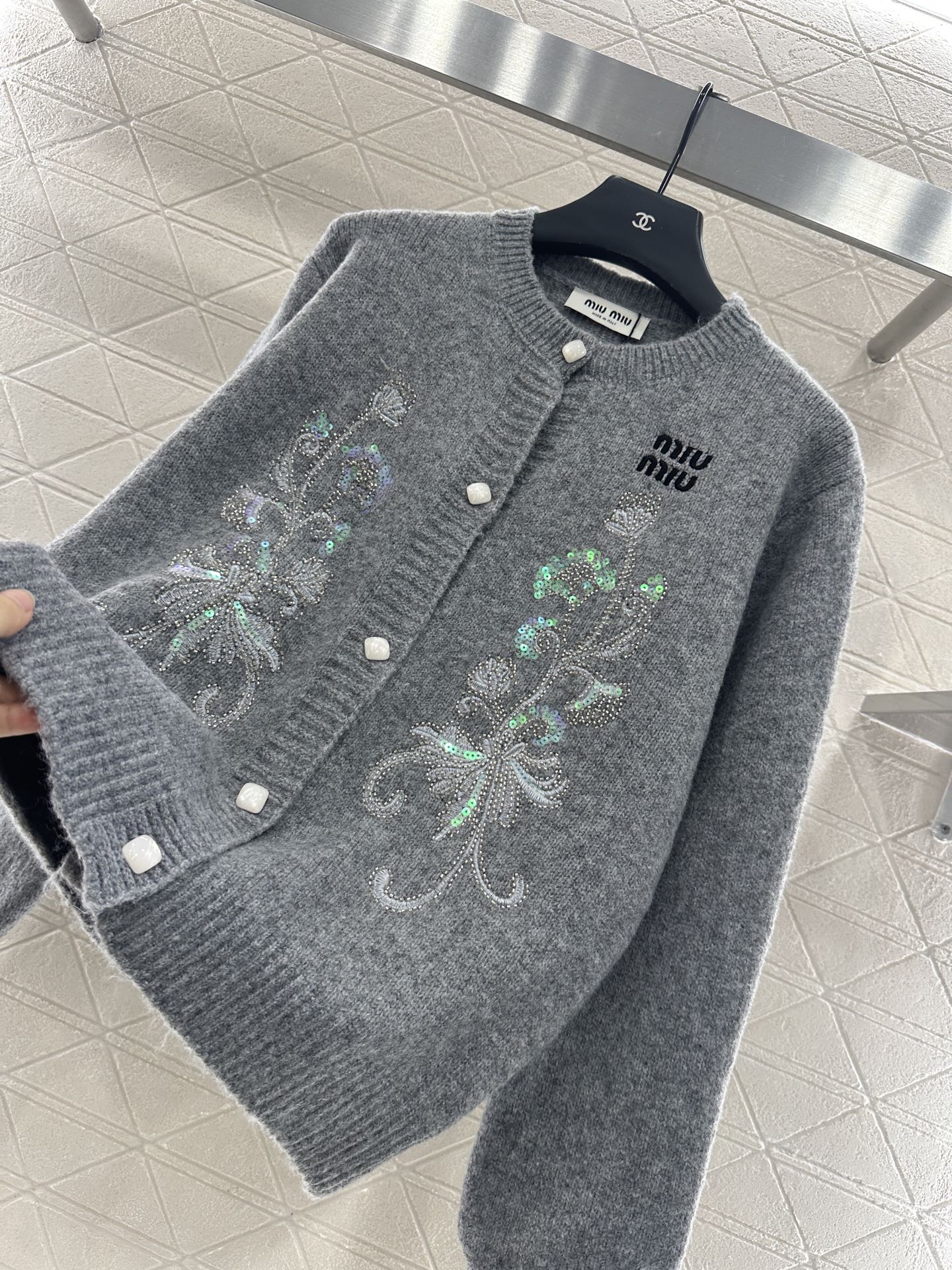 Mi 25 Round neck embroidered sequined knitted cardigan