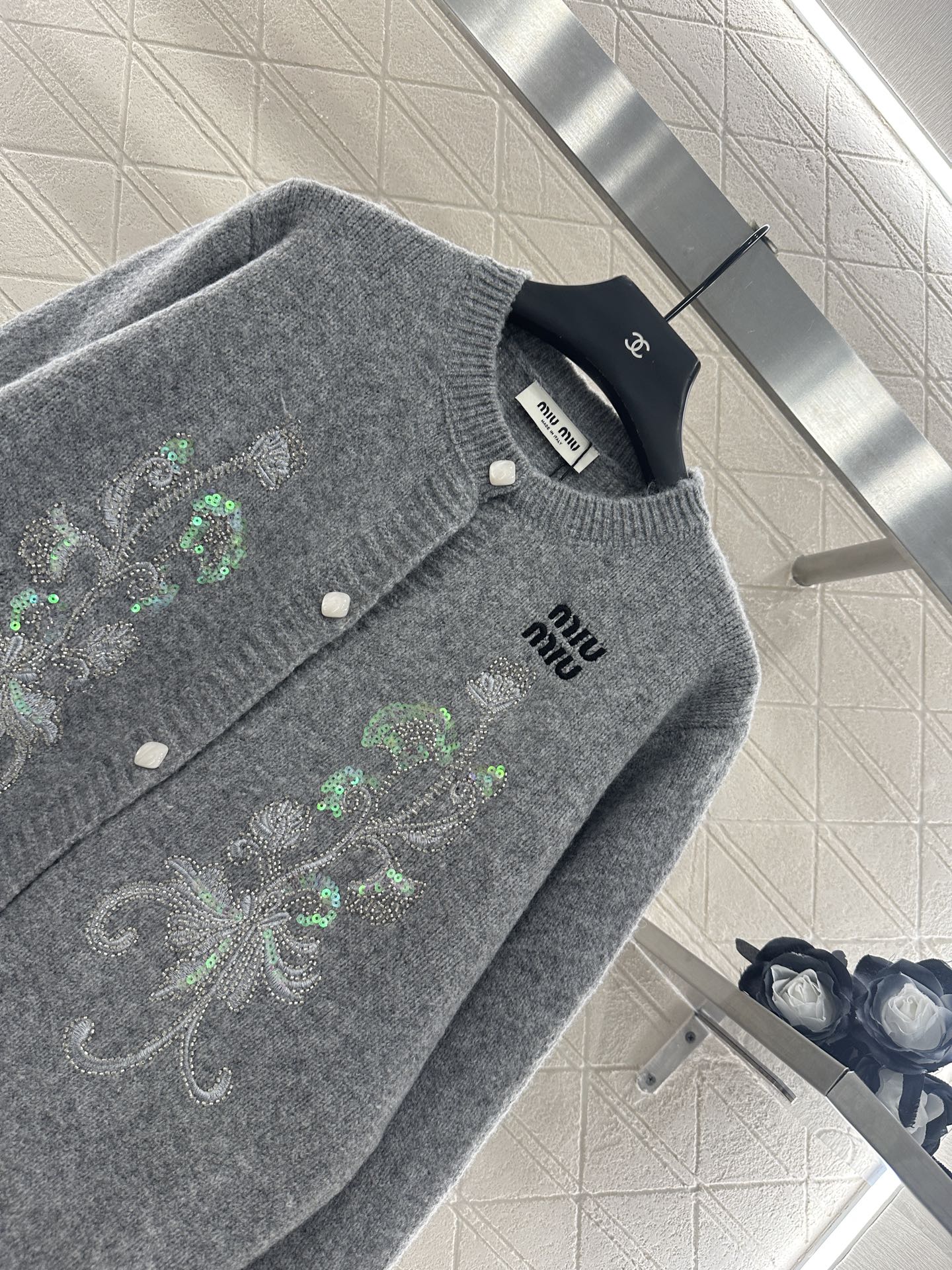 Mi 25 Round neck embroidered sequined knitted cardigan