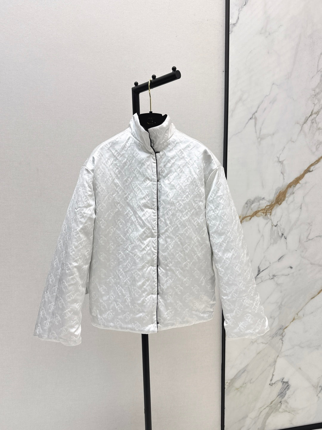 C 25 Black and white stand collar padded jacket