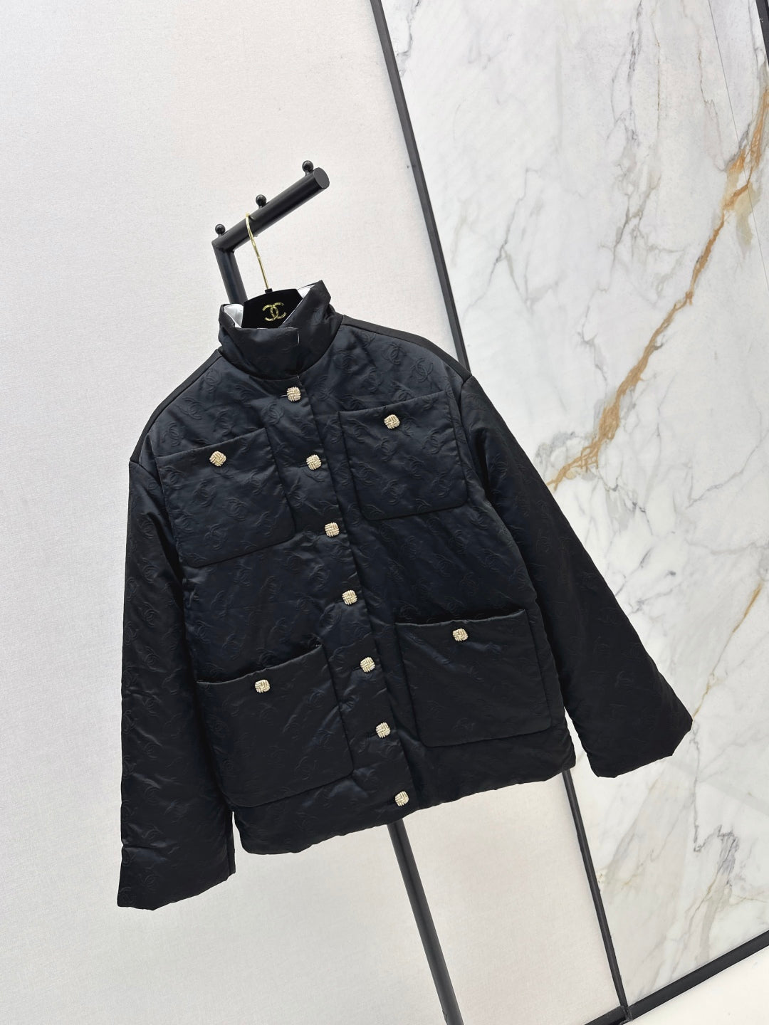 C 25 Black and white stand collar padded jacket