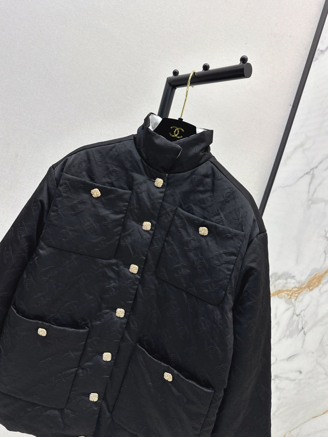 C 25 Black and white stand collar padded jacket