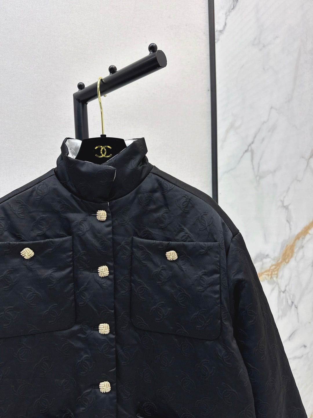 C 25 Black and white stand collar padded jacket