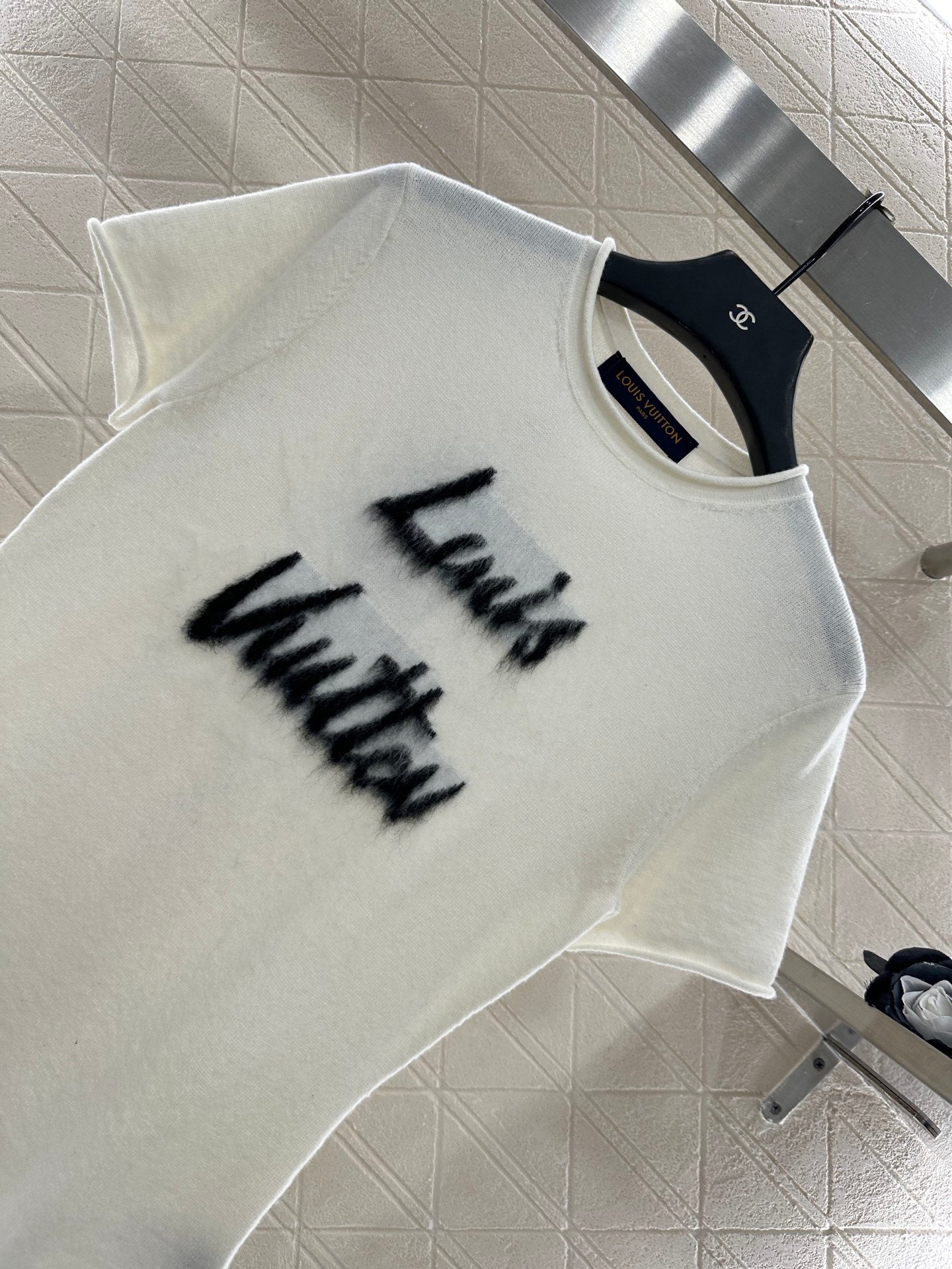 L 25 Letter knitted short sleeved top(brown/white)
