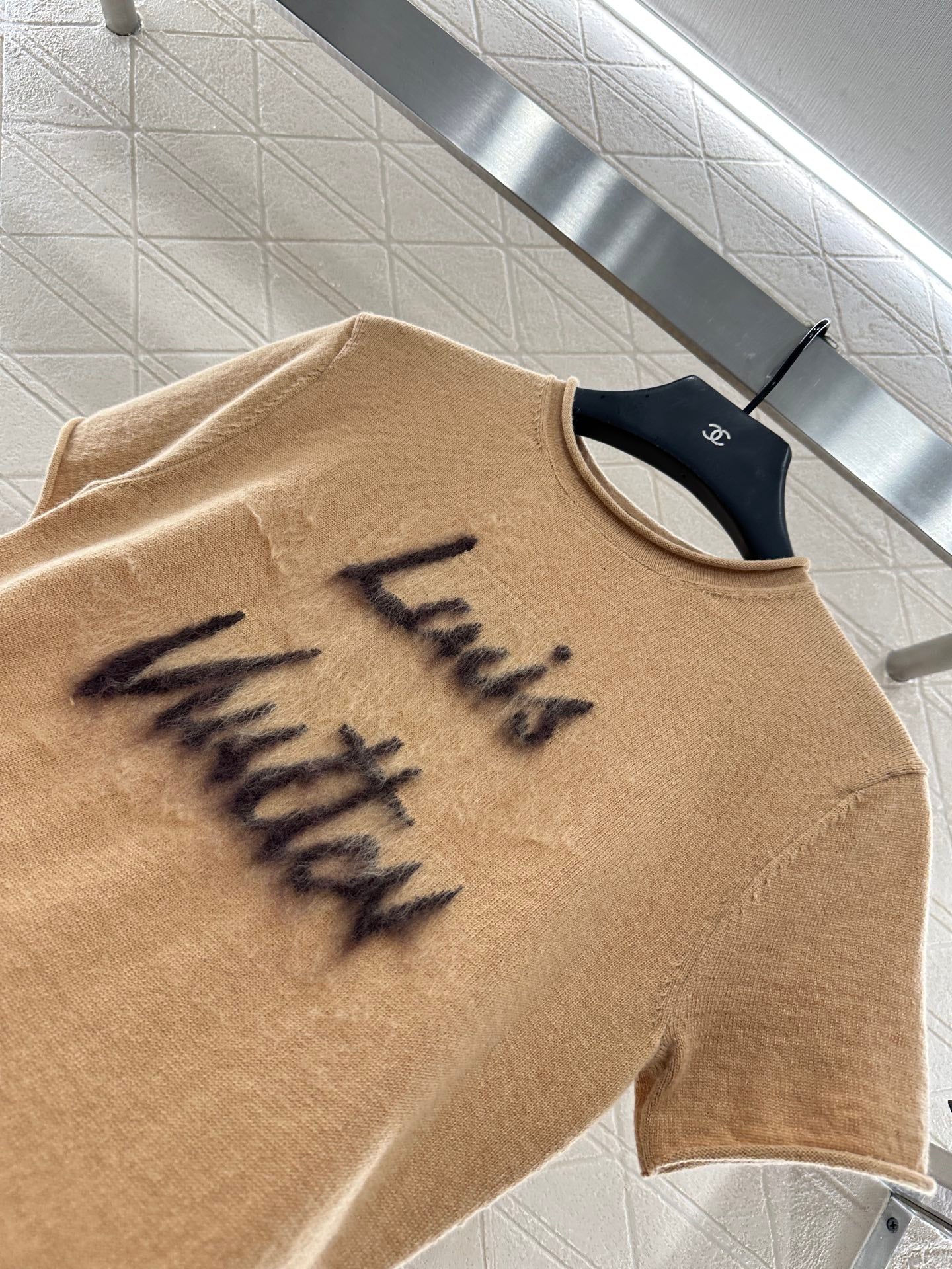 L 25 Letter knitted short sleeved top(brown/white)