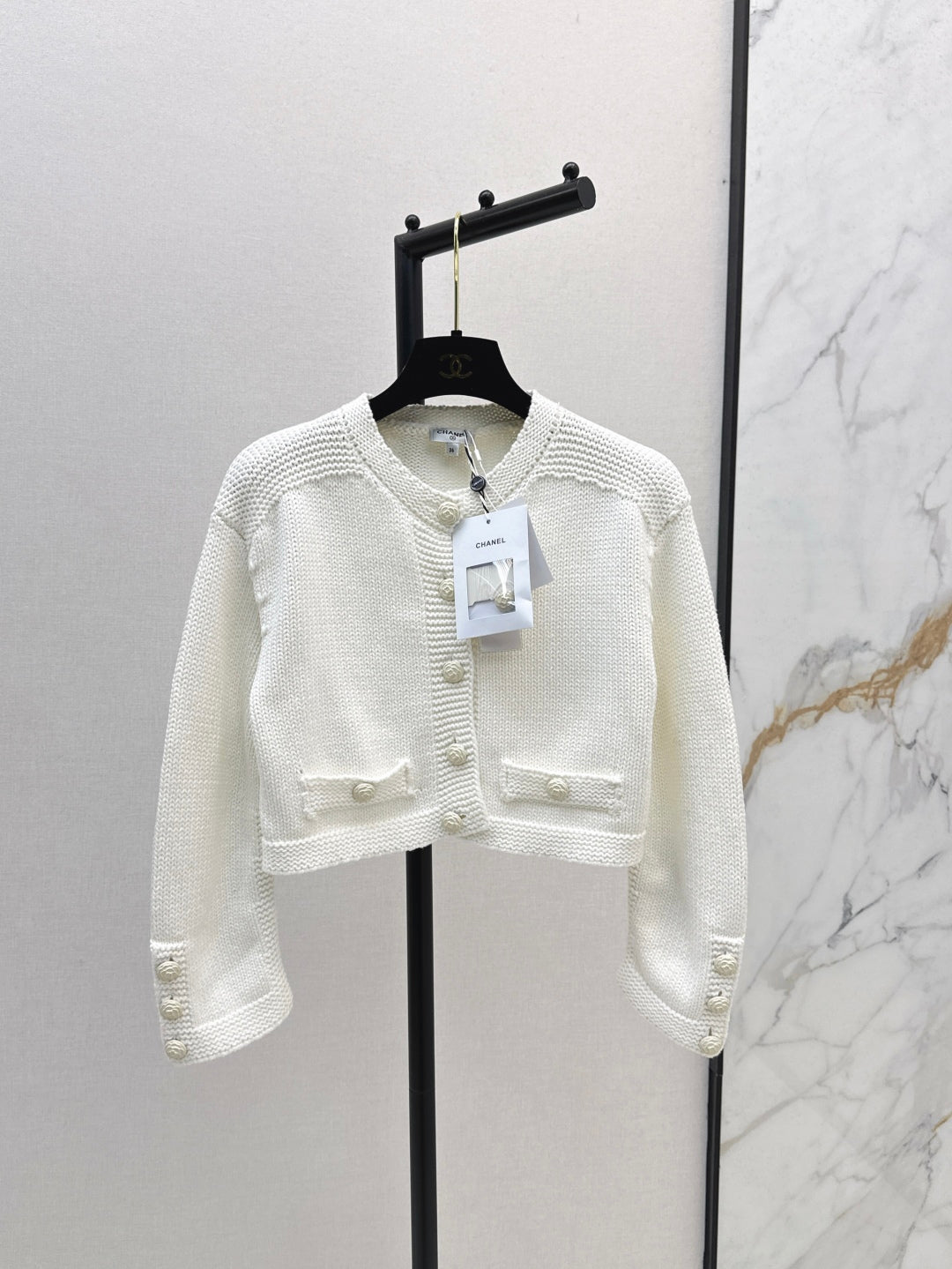 C 25 Short cardigan + hip skirt knitted suit