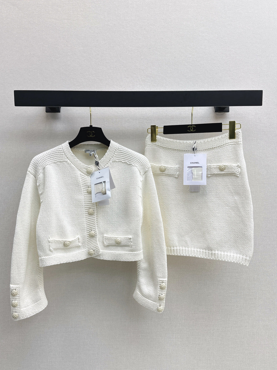 C 25 Short cardigan + hip skirt knitted suit