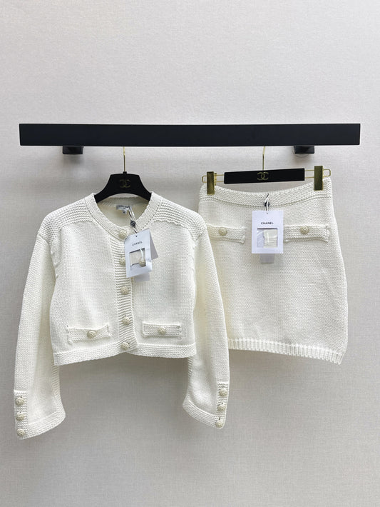 C 25 Short cardigan + hip skirt knitted suit