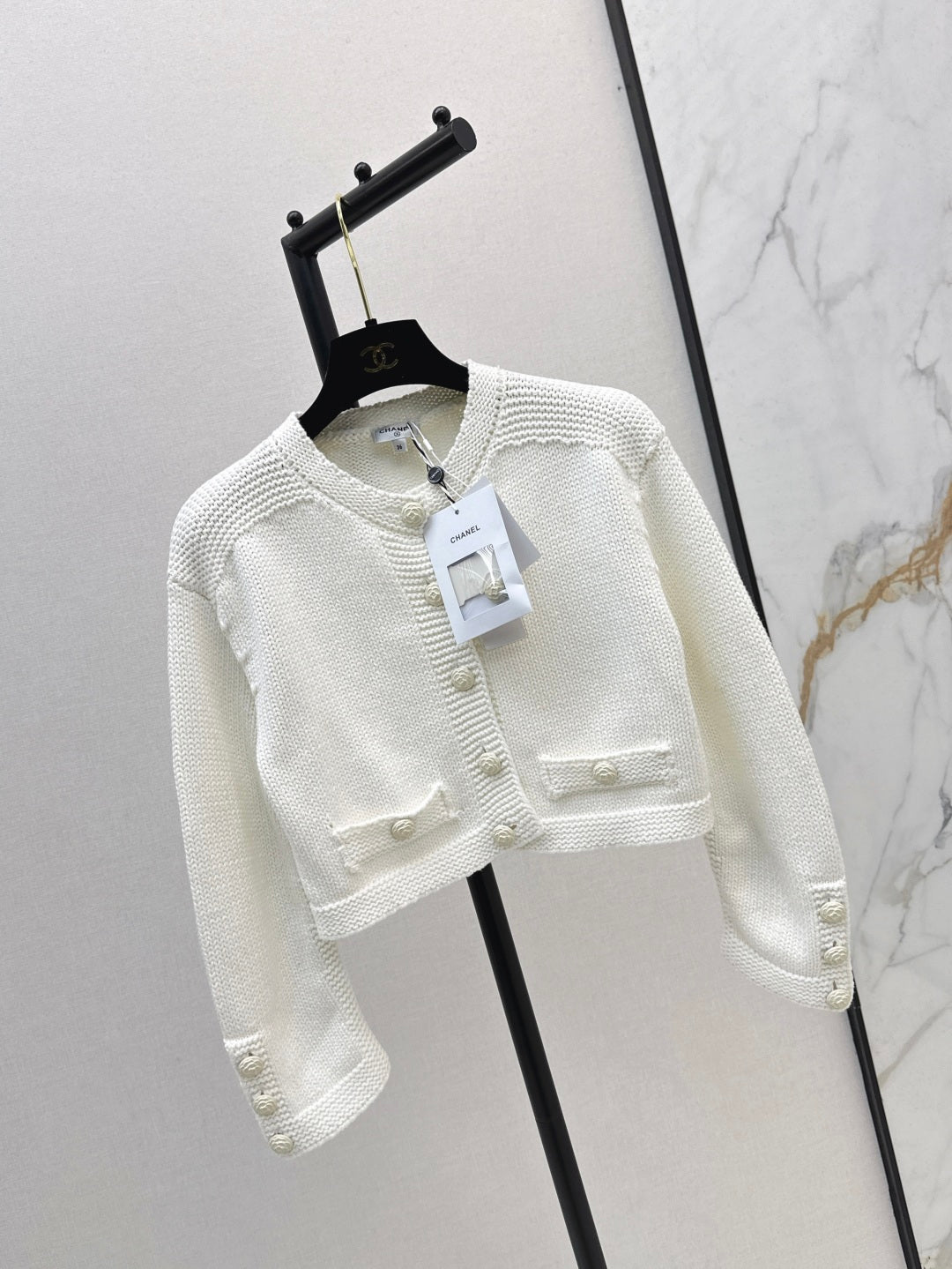 C 25 Short cardigan + hip skirt knitted suit