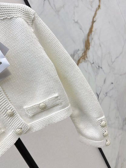 C 25 Short cardigan + hip skirt knitted suit