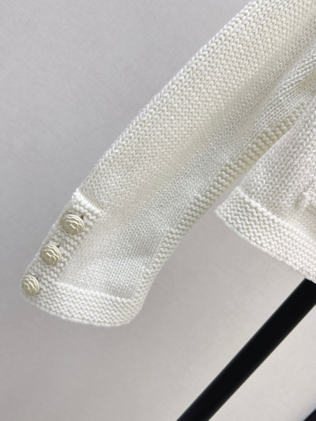 C 25 Short cardigan + hip skirt knitted suit