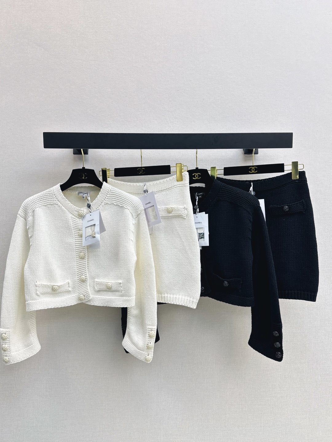C 25 Short cardigan + hip skirt knitted suit