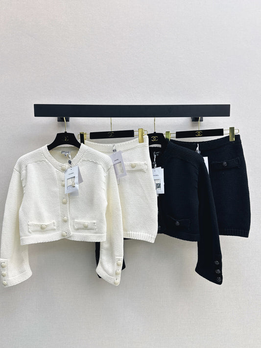 C 25 Short cardigan + hip skirt knitted suit