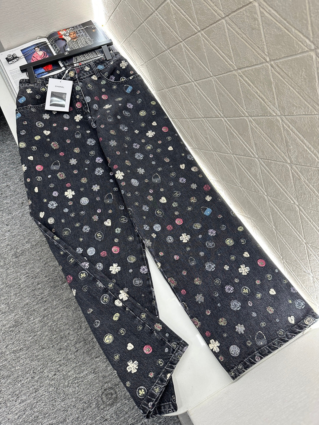 C 25 Wide-leg laser-printed jeans