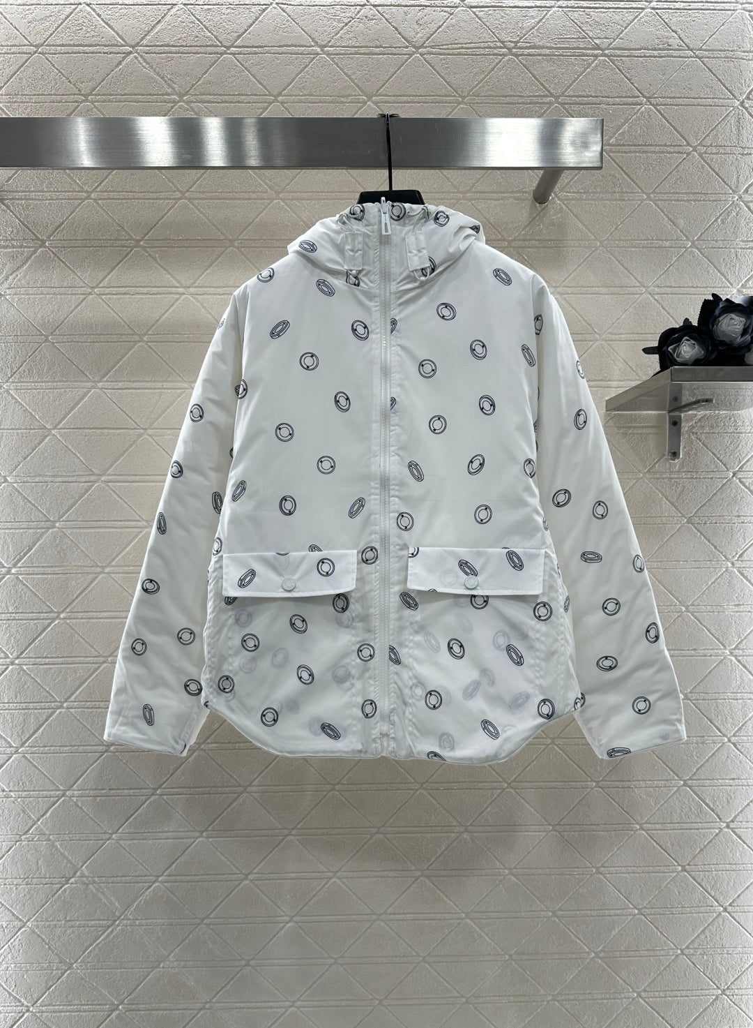He 25 Reversible quilted jacket with hidden hood