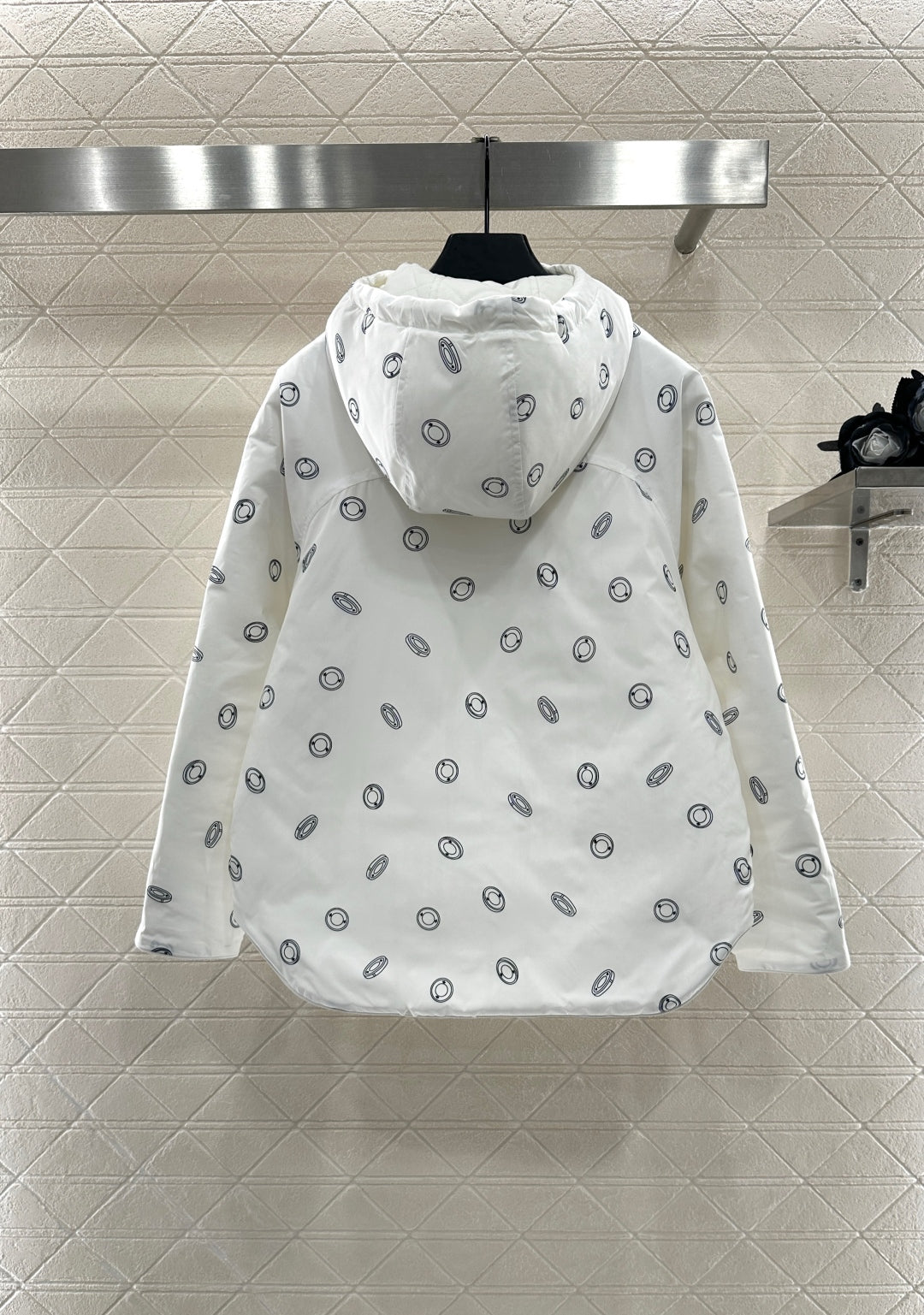 He 25 Reversible quilted jacket with hidden hood