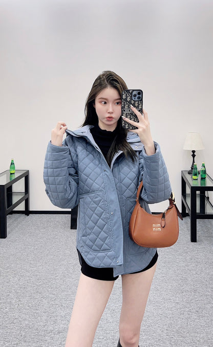 He 25 Reversible quilted jacket with hidden hood