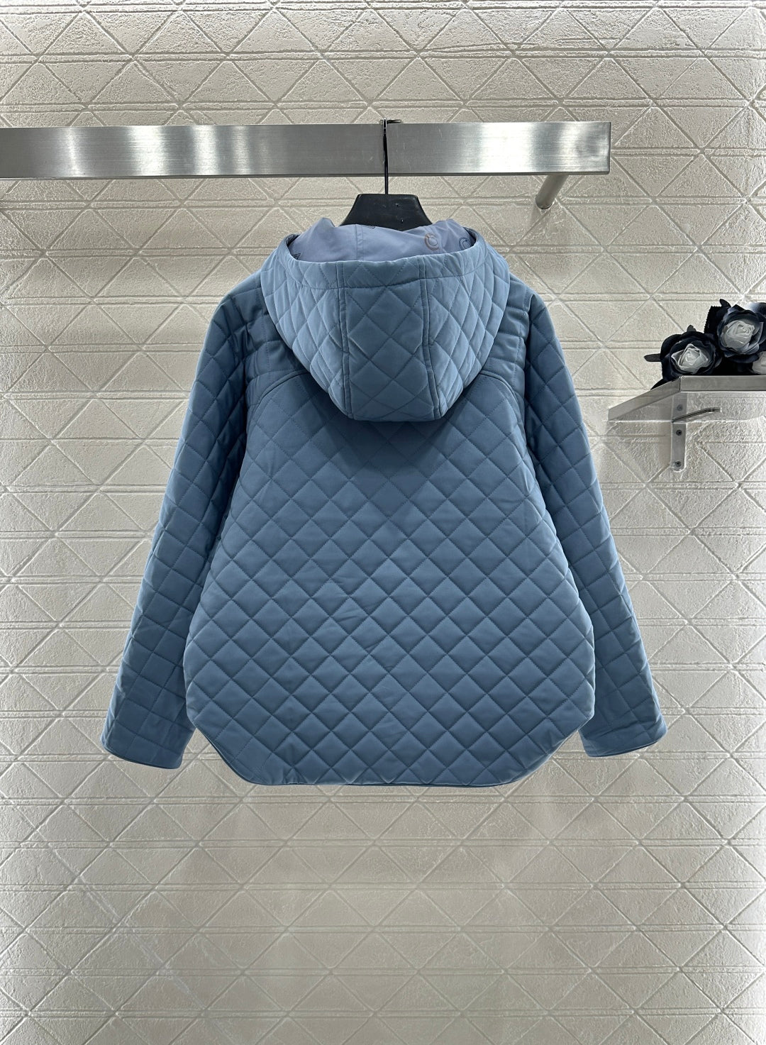 He 25 Reversible quilted jacket with hidden hood