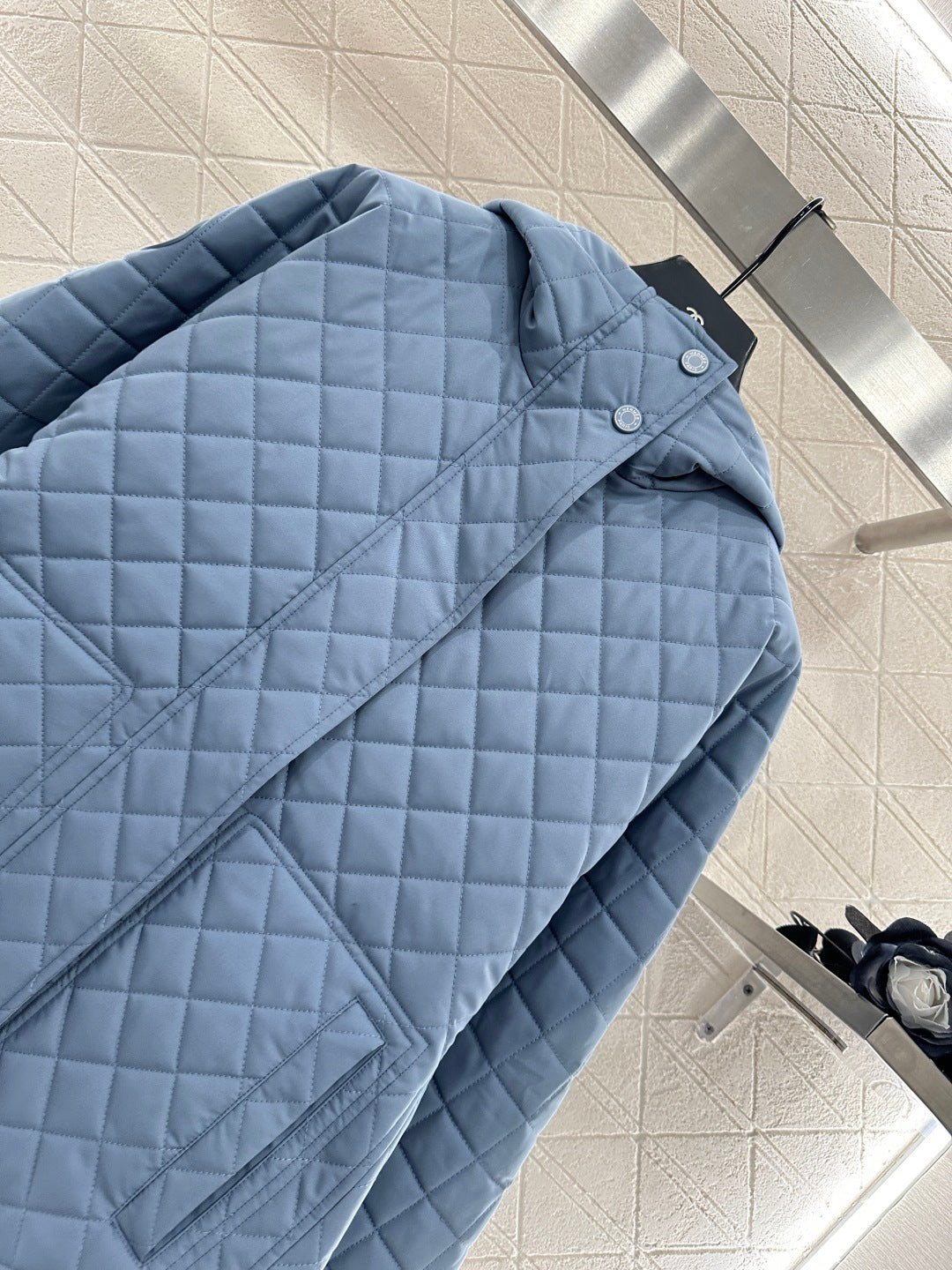 He 25 Reversible quilted jacket with hidden hood
