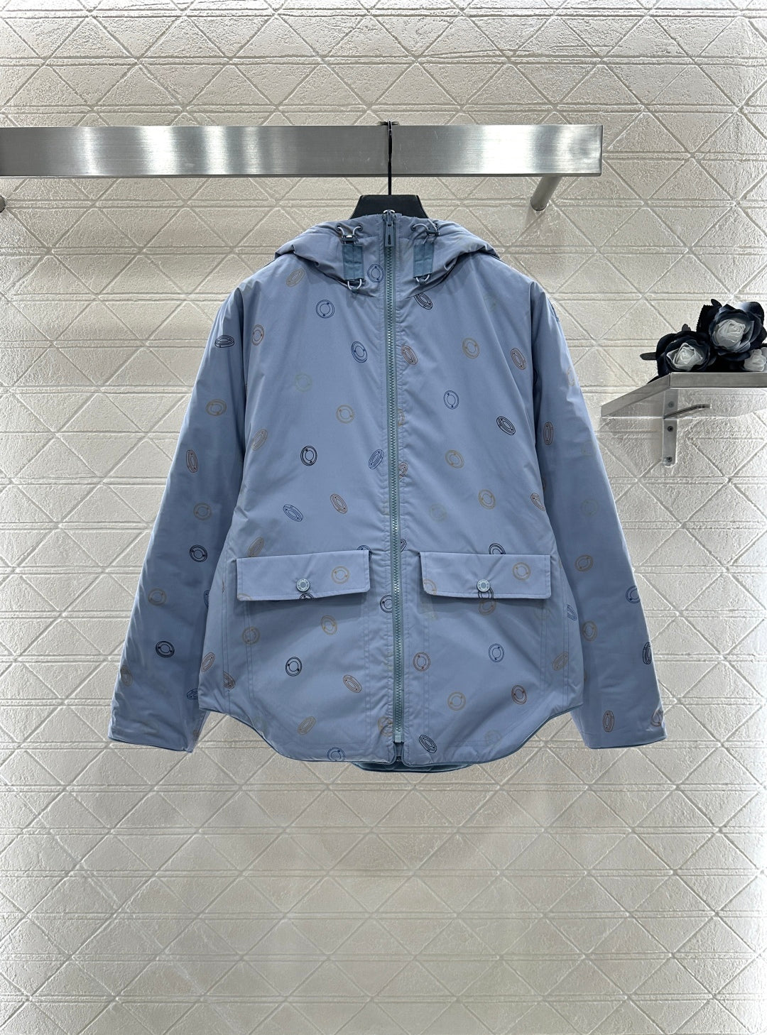 He 25 Reversible quilted jacket with hidden hood