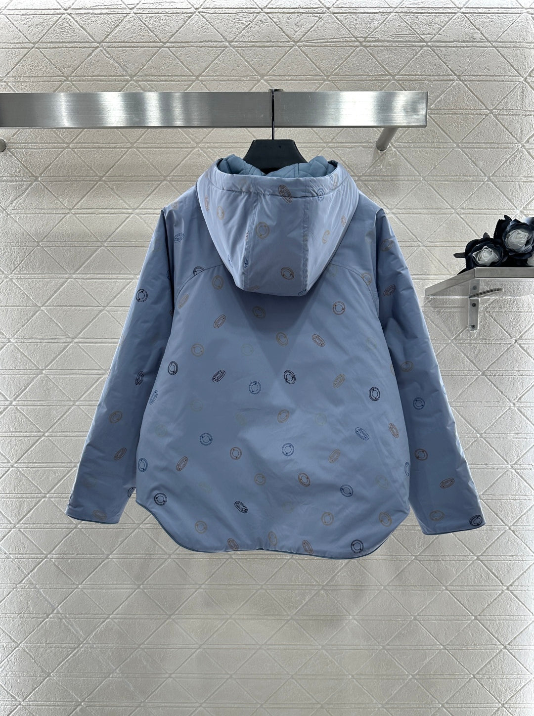 He 25 Reversible quilted jacket with hidden hood