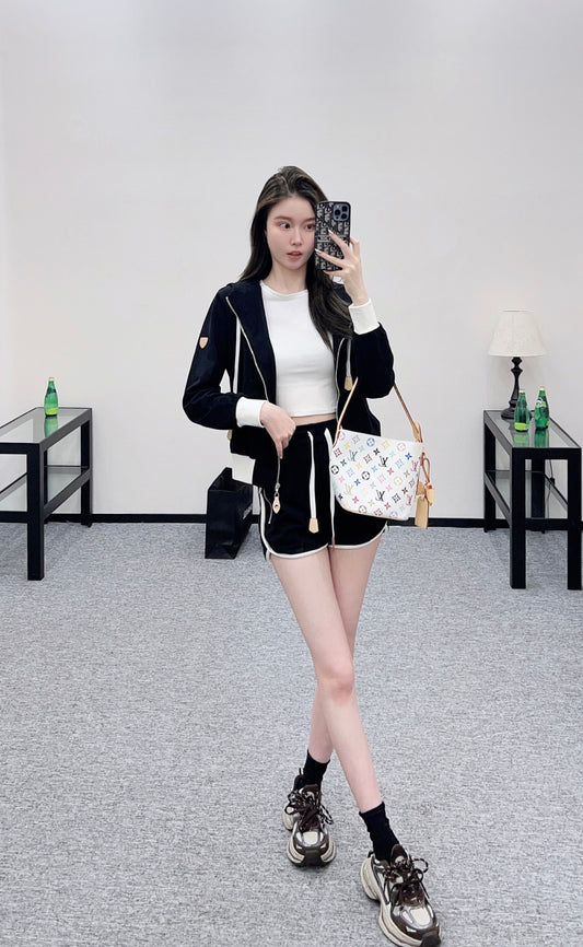 L 25 Casual jacket, shorts and cotton suit