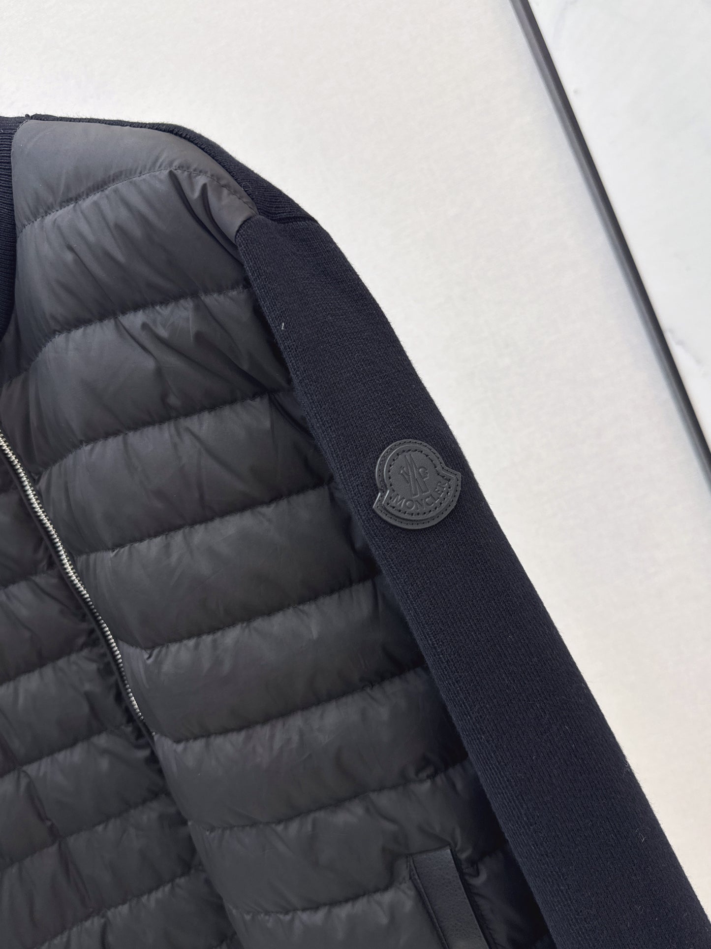 Mon 25fw New Knitted Small Stand Collar Knitted Down Jacket（WHITE/BLACK）