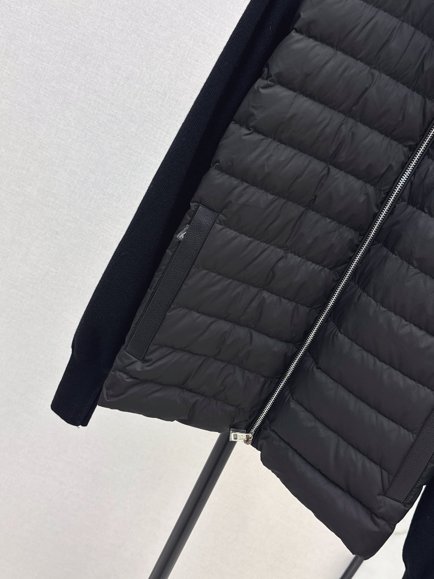 Mon 25fw New Knitted Small Stand Collar Knitted Down Jacket（WHITE/BLACK）