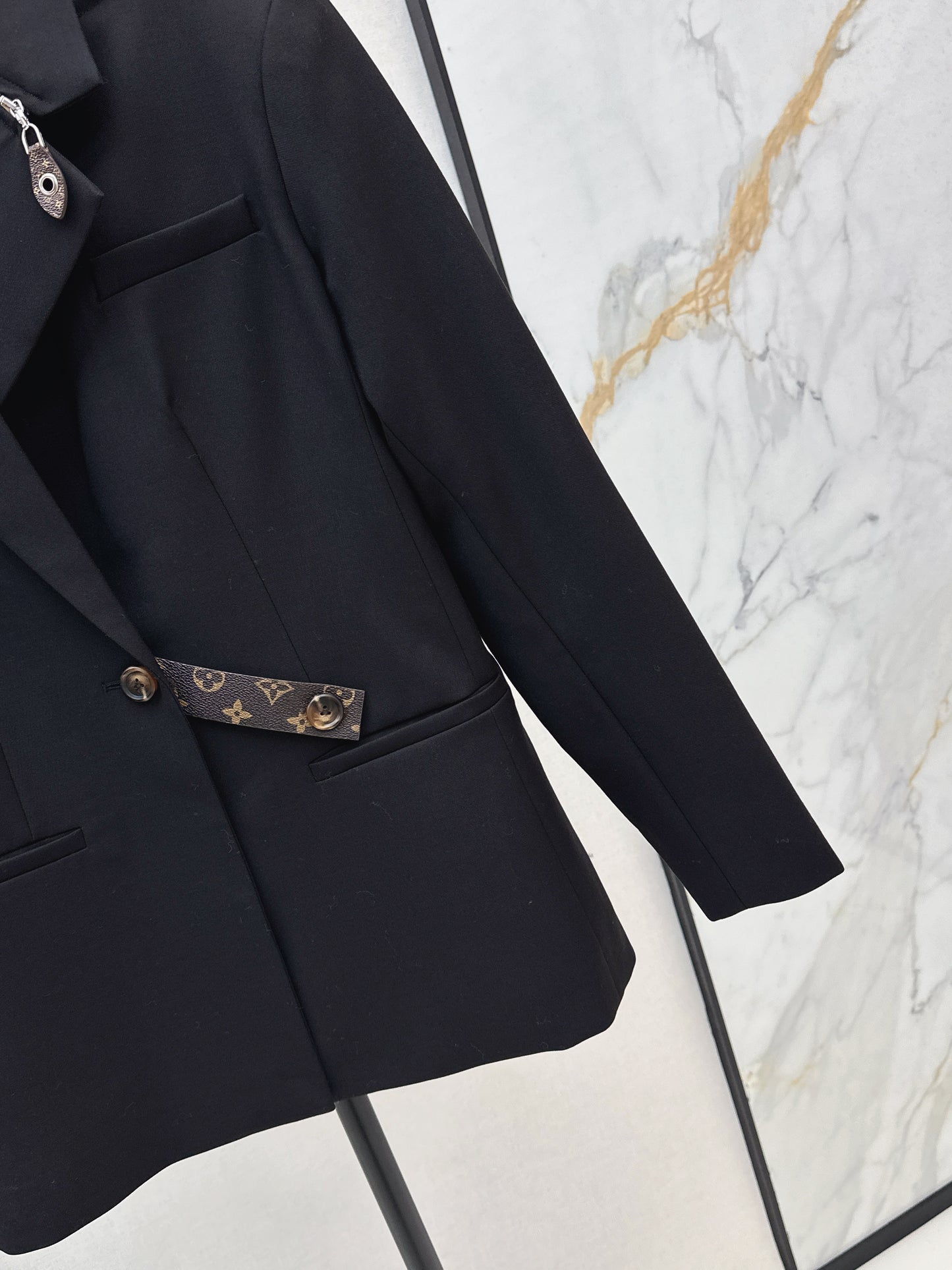 L 25 Leather buckle suit jacket(GRAY/BLACK)
