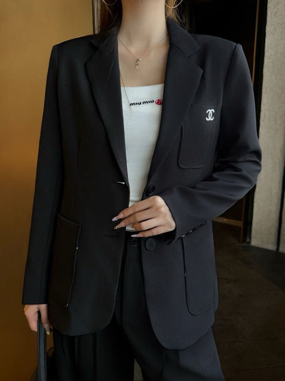 C 25 Brooch suit jacket