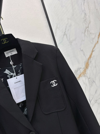 C 25 Brooch suit jacket