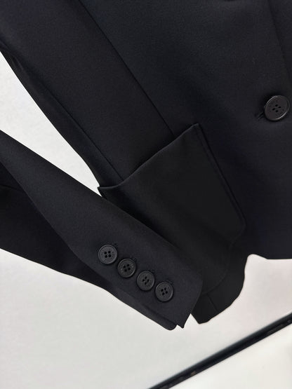 C 25 Brooch suit jacket