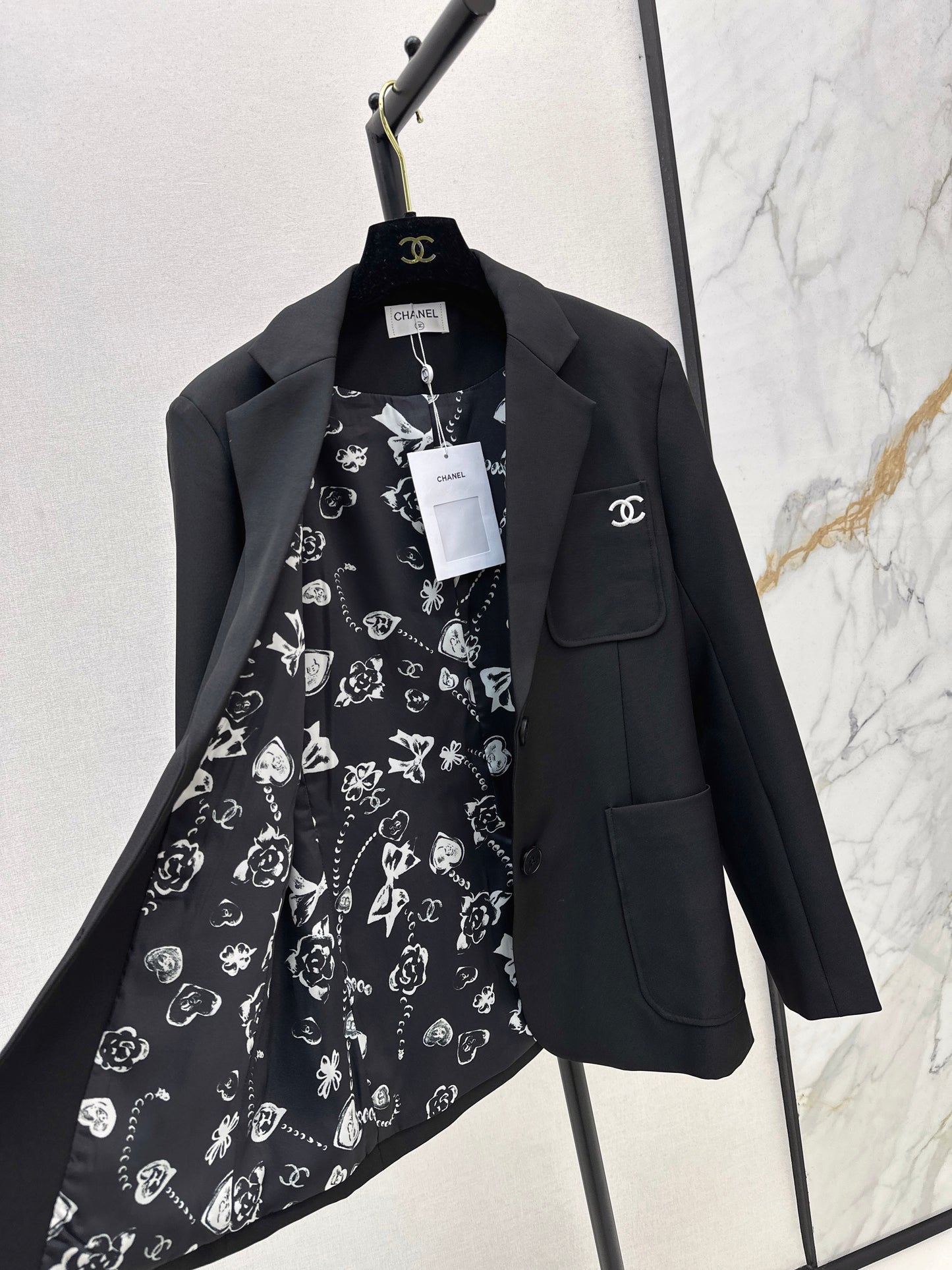 C 25 Brooch suit jacket