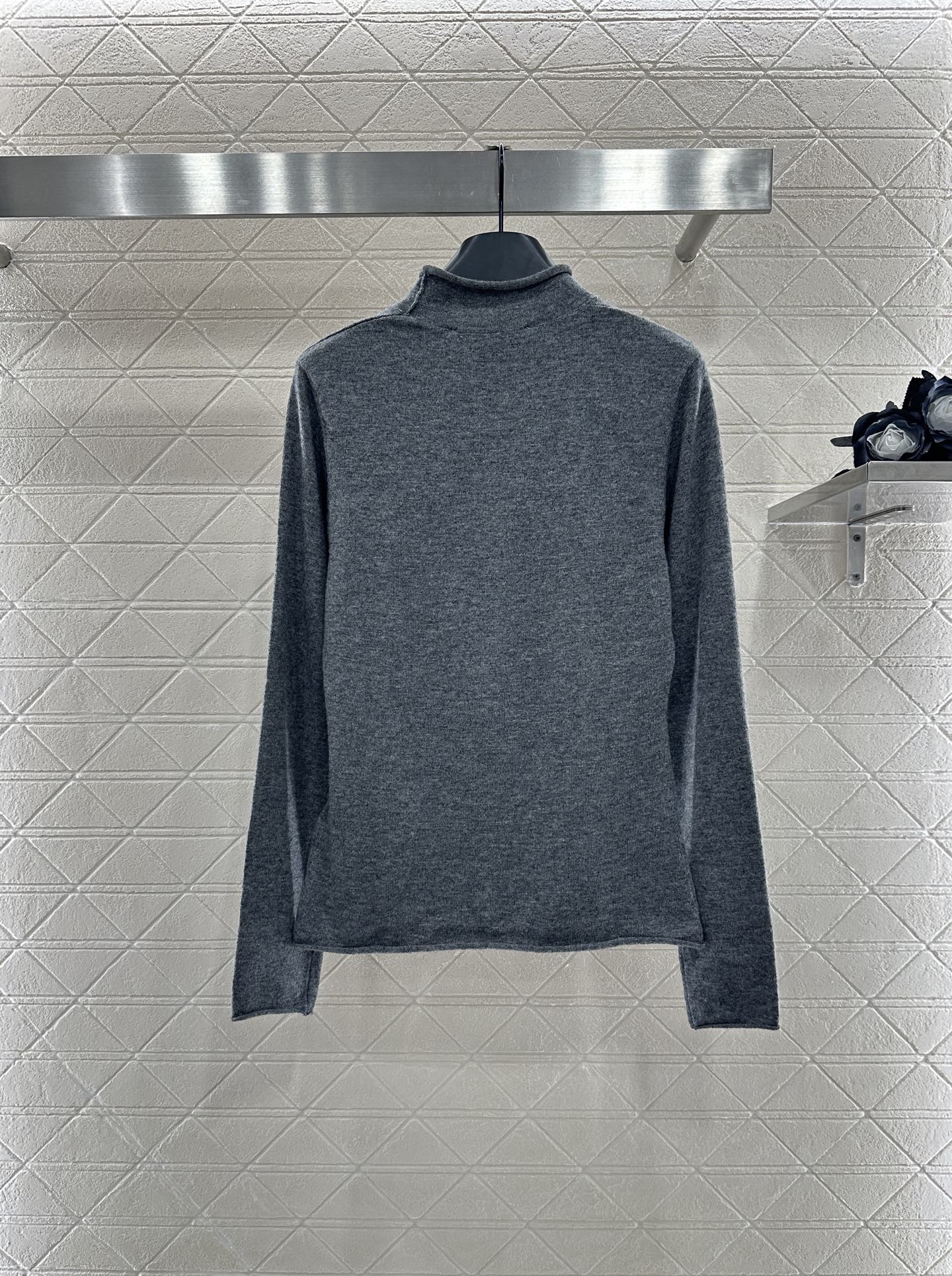 L 25 Letter knitted wool long sleeved top