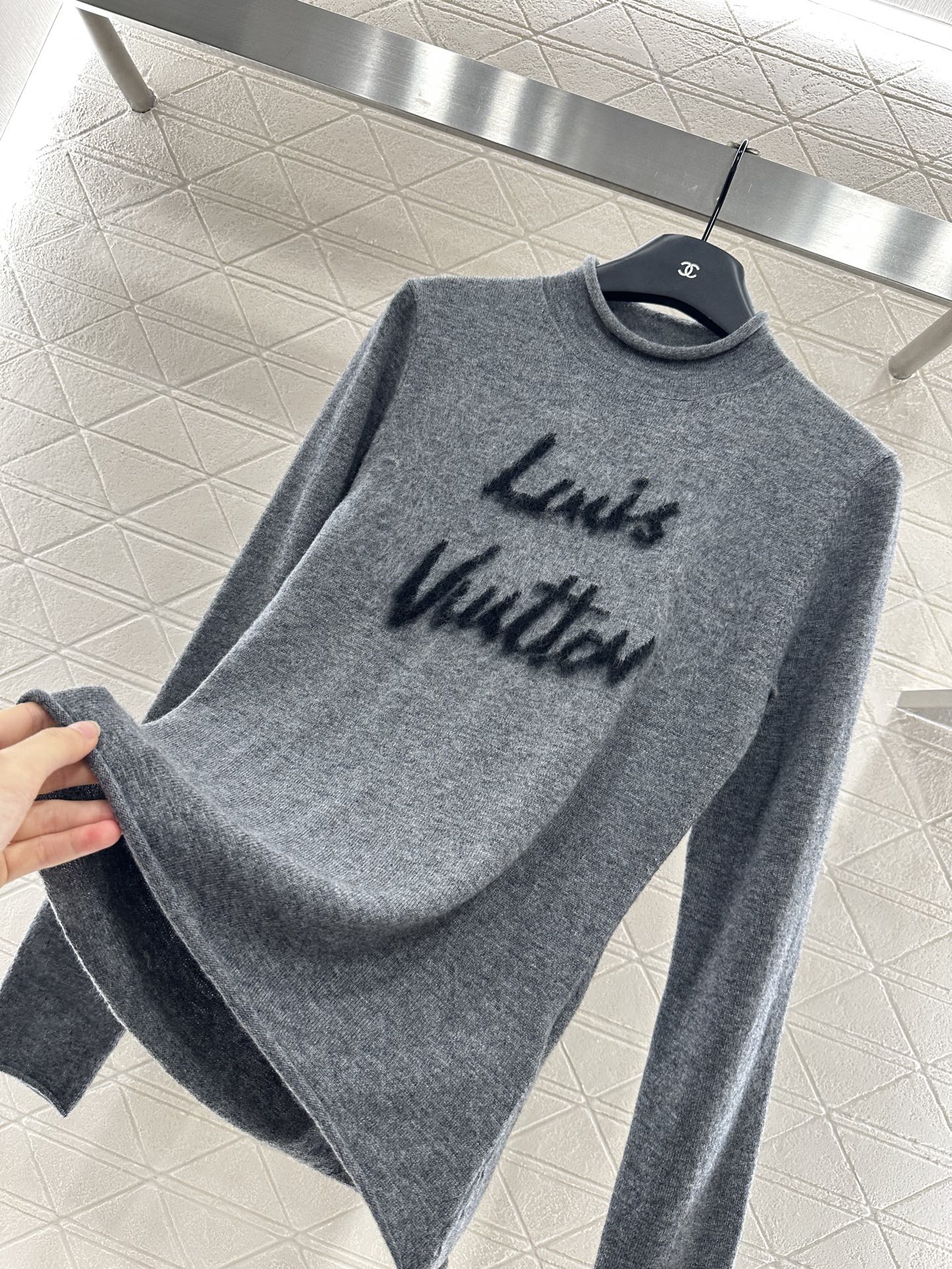 L 25 Letter knitted wool long sleeved top