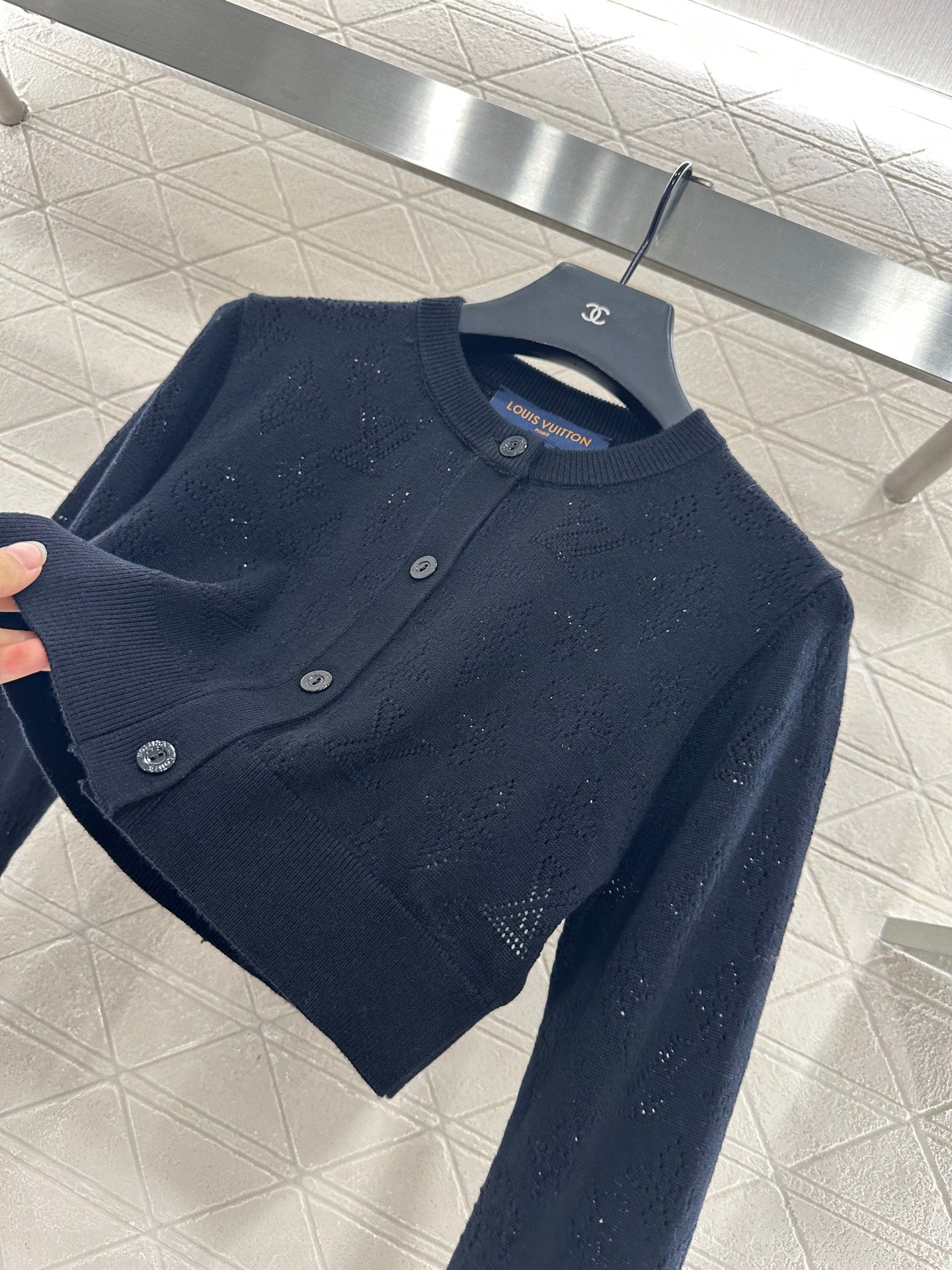 L 25 Hollow logo wool knitted short cardigan