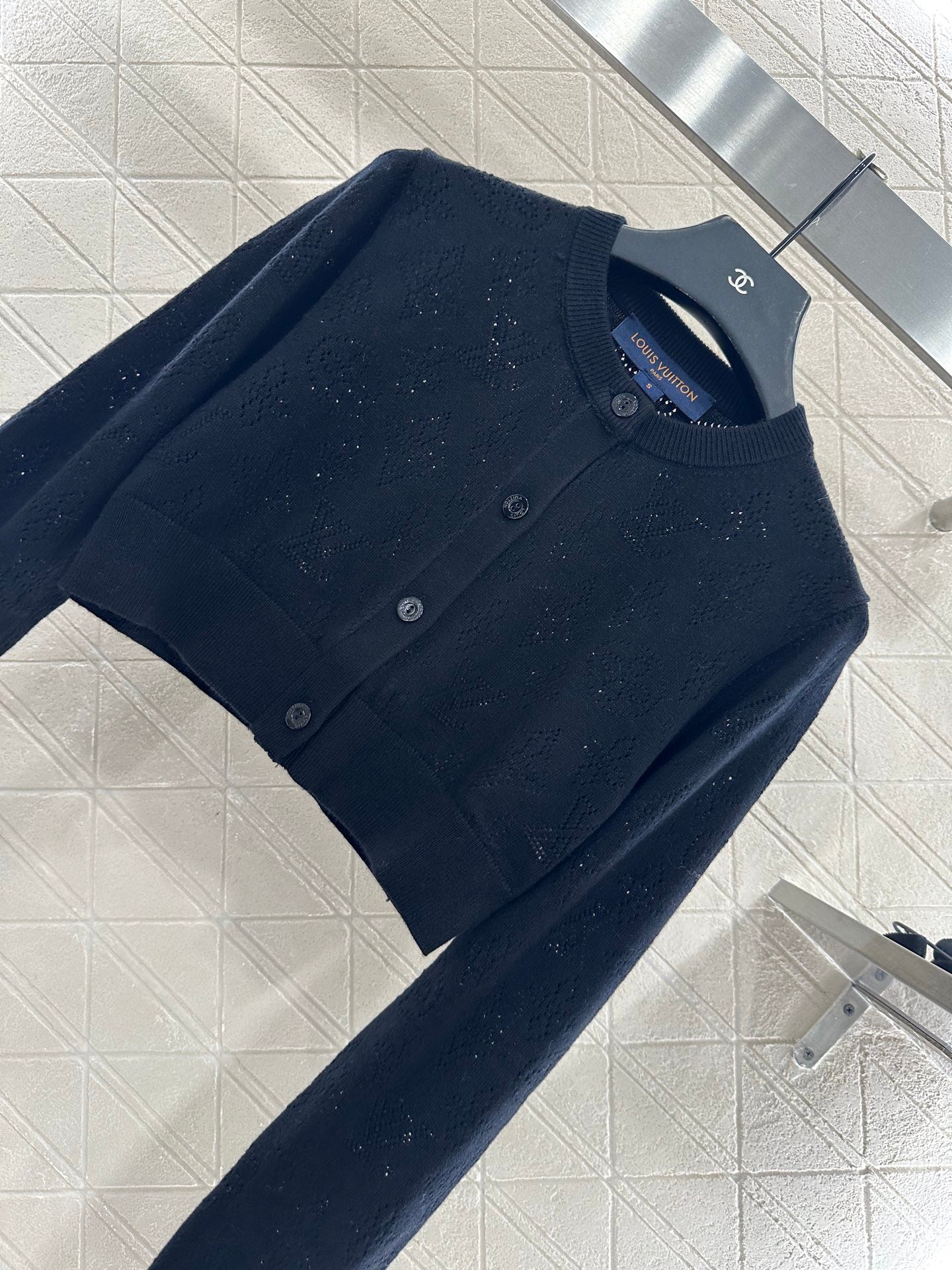 L 25 Hollow logo wool knitted short cardigan
