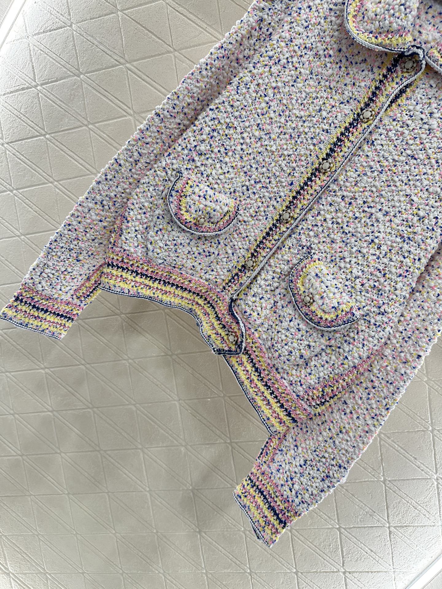 C 25 Collar colored dot sweater cardigan