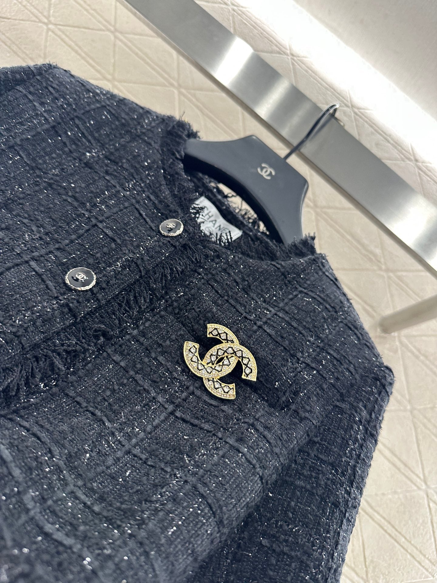 C 25 Brooch decoration, silver silk velvet edge woven jacket