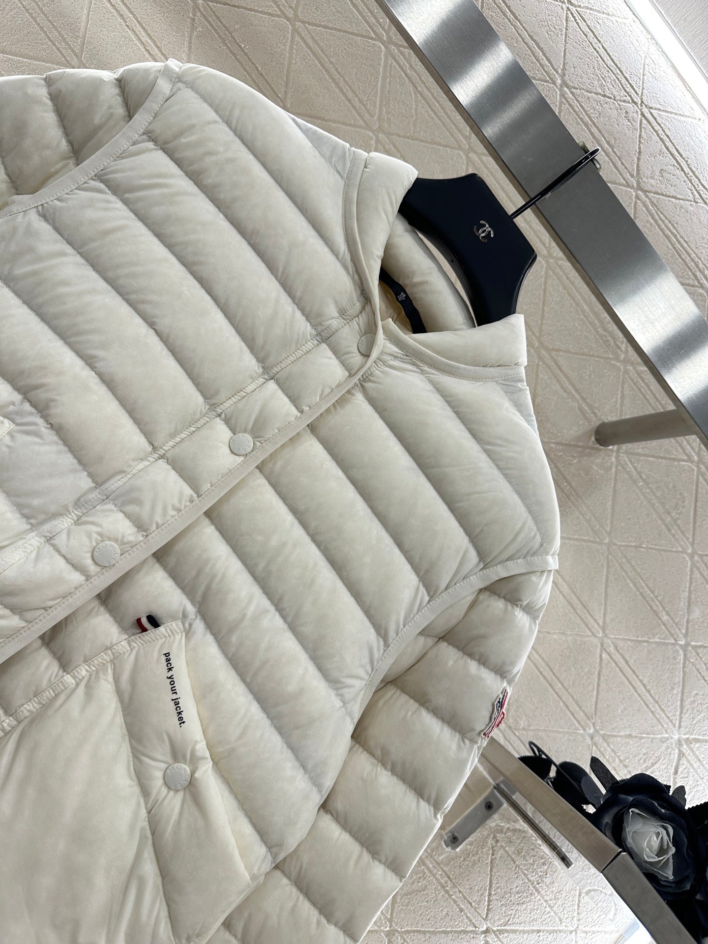 Mon 25 Windproof and environmentally friendly nylon material stand up collar down jacket