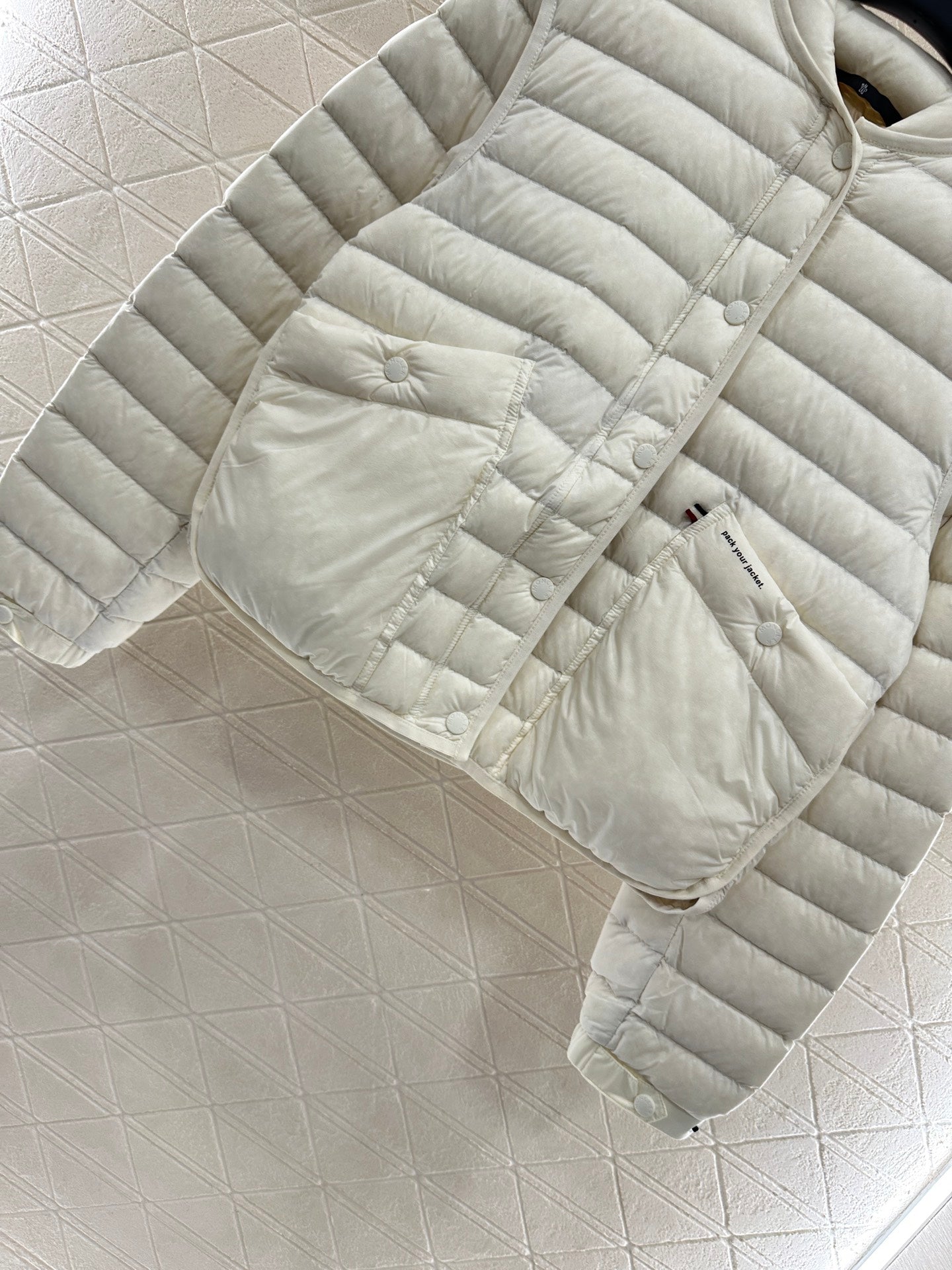 Mon 25 Windproof and environmentally friendly nylon material stand up collar down jacket