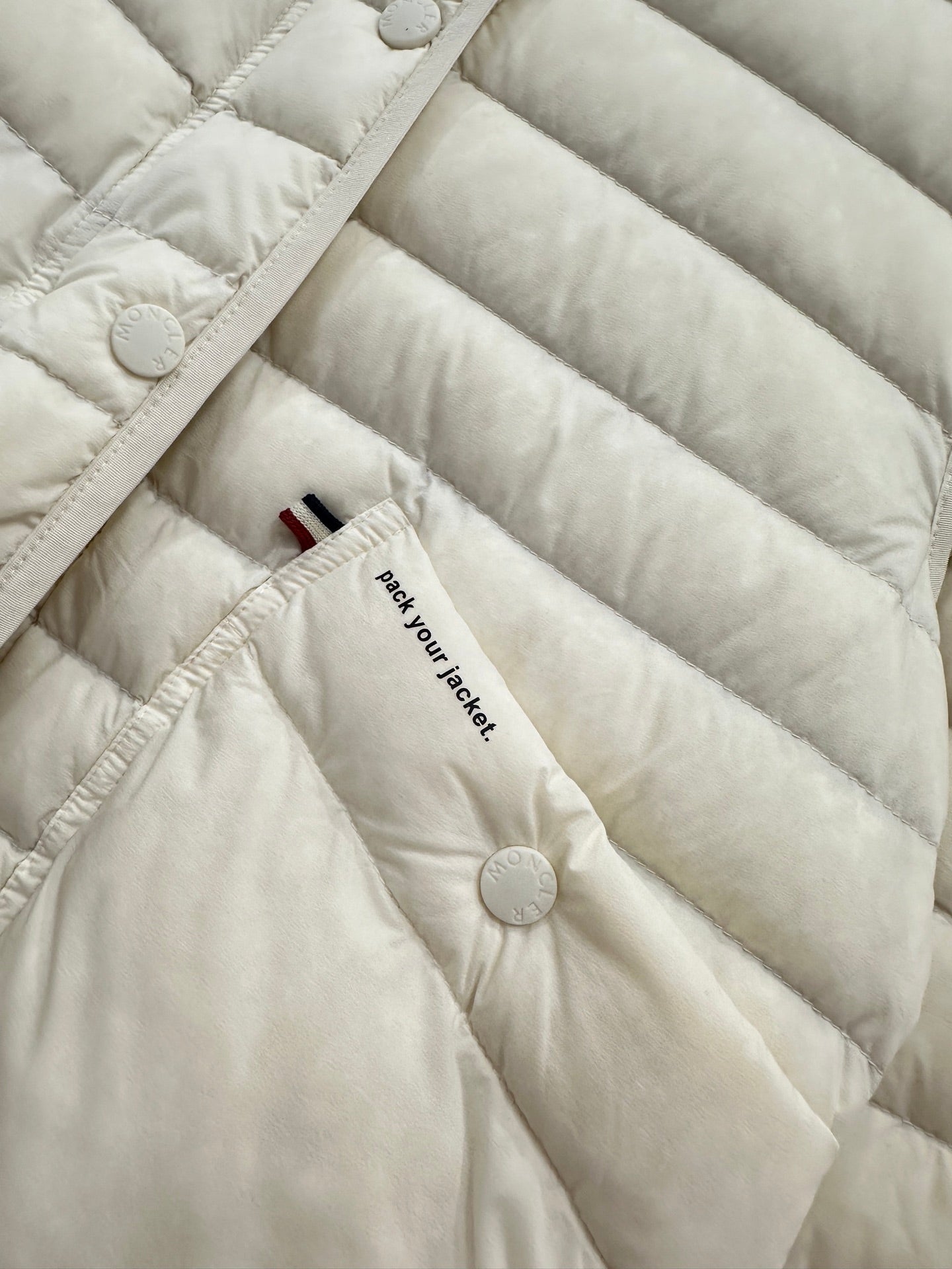 Mon 25 Windproof and environmentally friendly nylon material stand up collar down jacket