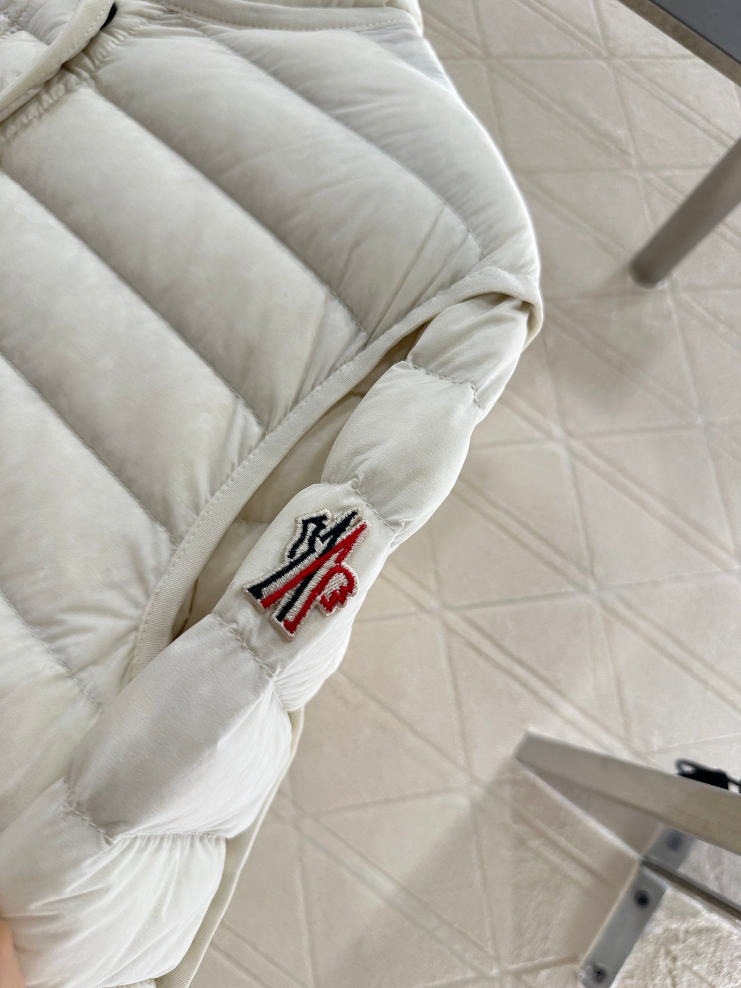 Mon 25 Windproof and environmentally friendly nylon material stand up collar down jacket