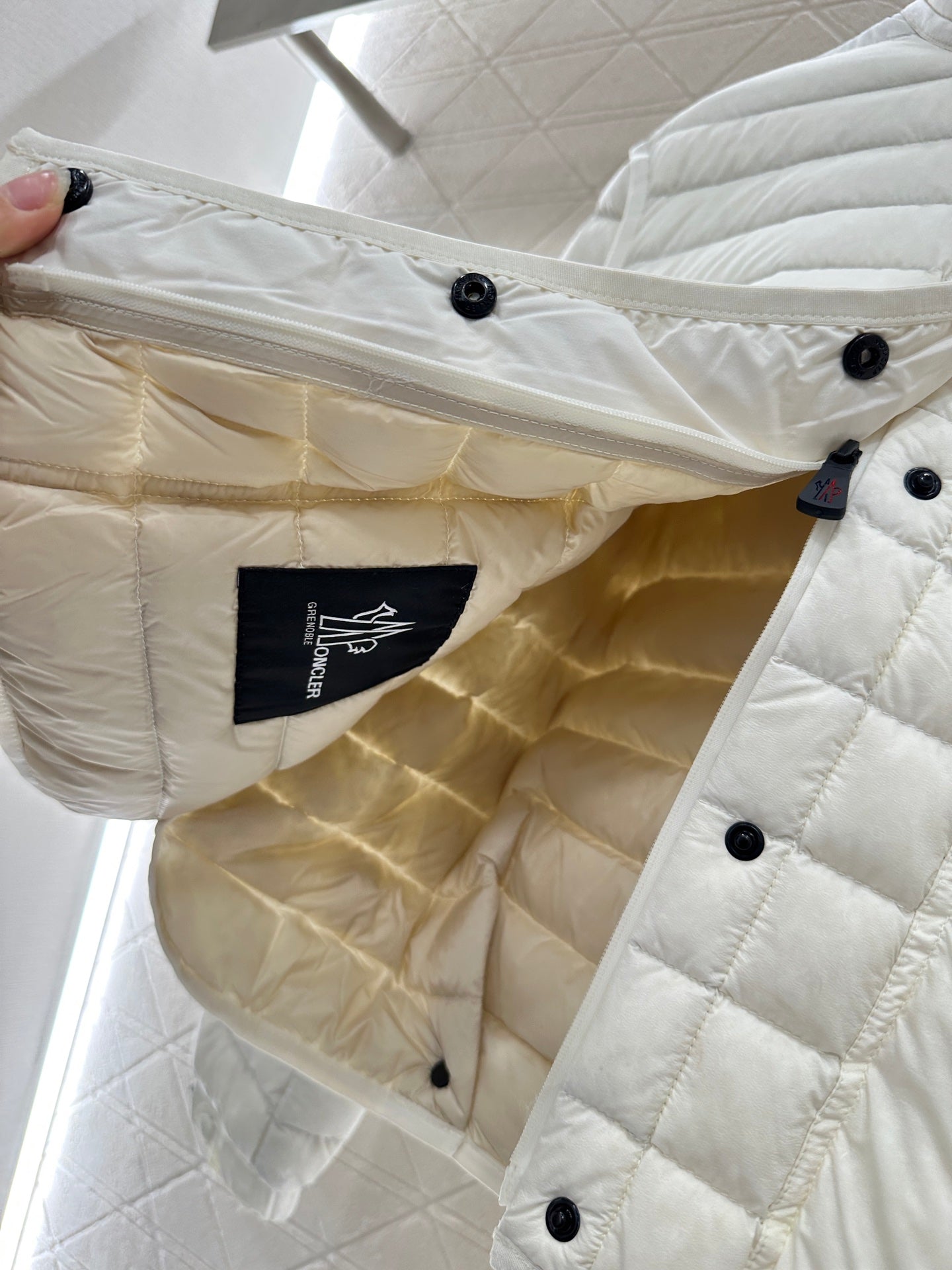 Mon 25 Windproof and environmentally friendly nylon material stand up collar down jacket