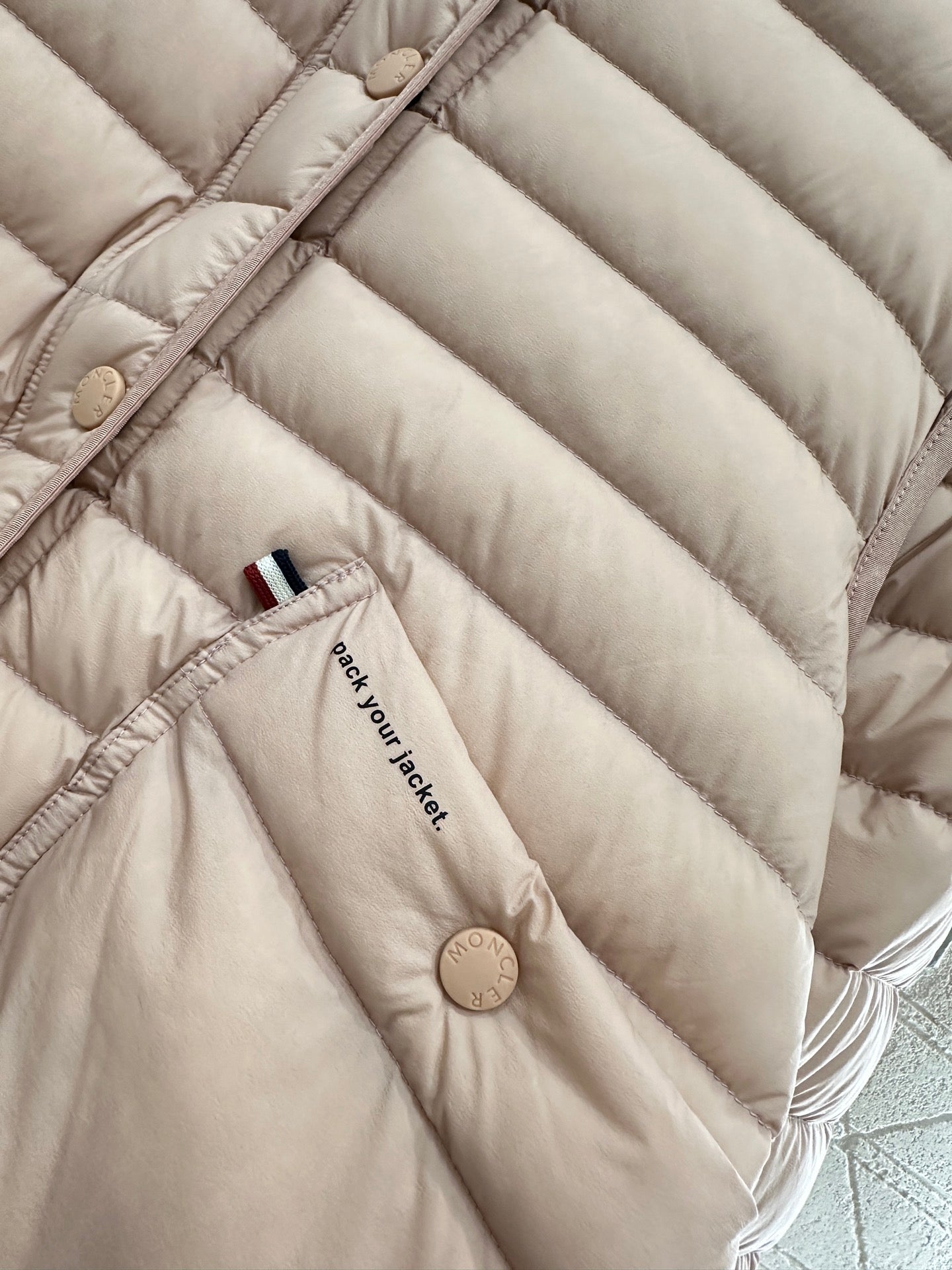 Mon 25 Windproof and environmentally friendly nylon material stand up collar down jacket